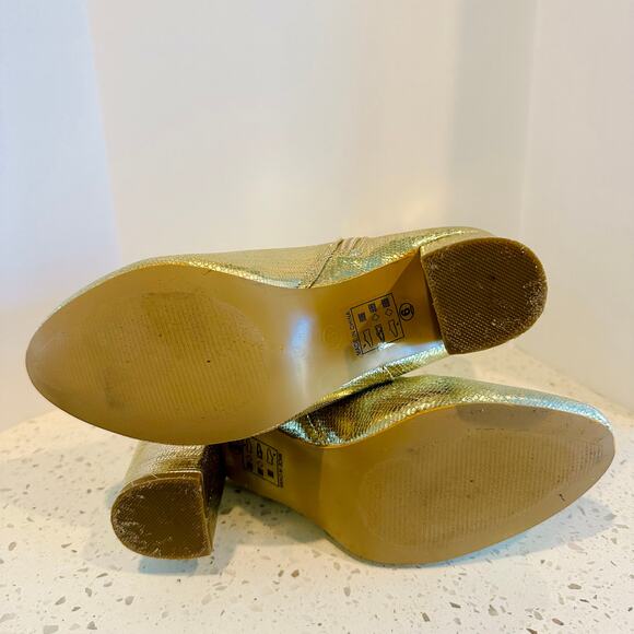 Camel Toes brand Women's Gold Ankle Boots Size 6 EUC - Picture 7 of 7